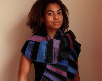100% zijde en linnen sjaal, zwart met tinten blauw en paars, handgeverfd en handgemaakt, hippie chic