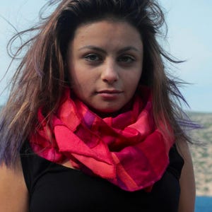 Viskose Patchwork Schal: rot weinrot braun, handgefärbt + handmade in Holland von Liz & Joe