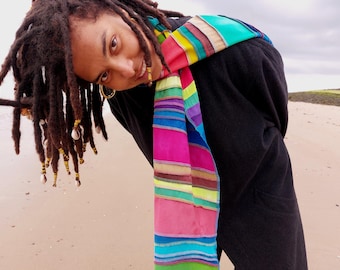 Sciarpa arcobaleno con punti colorati, patchwork in viscosa, tinta a mano e realizzata a mano in Olanda