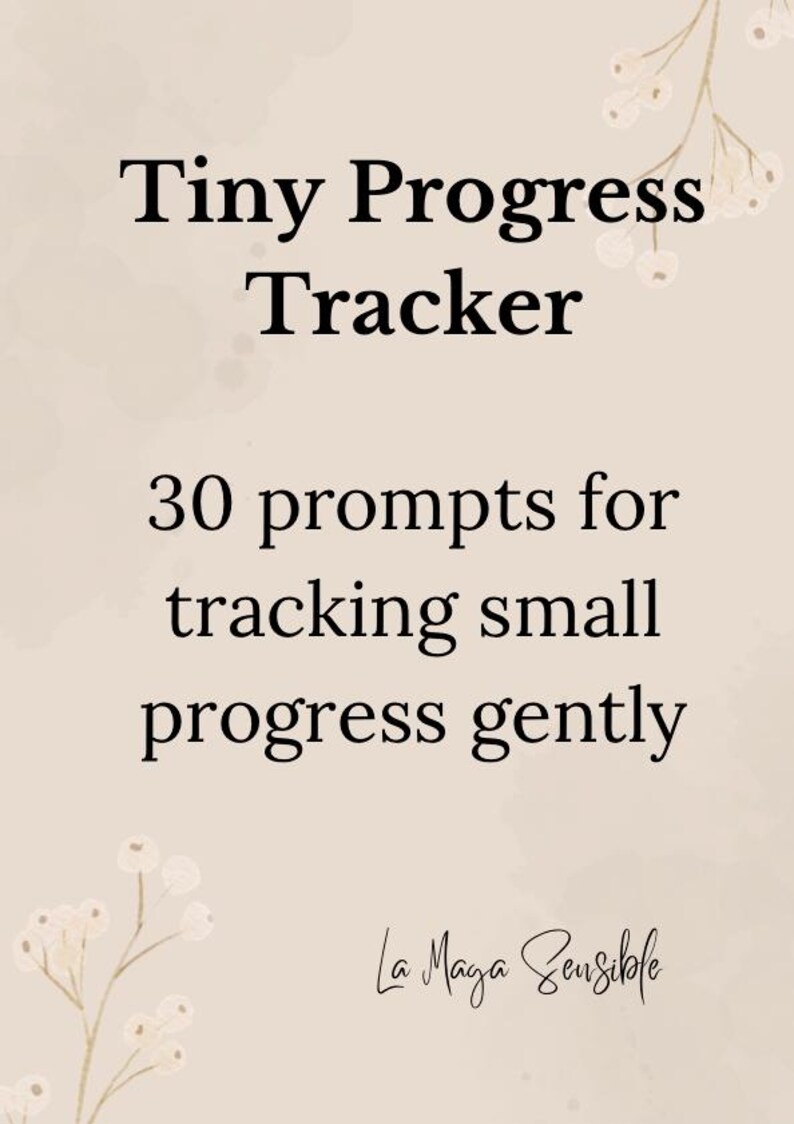 K&ouml;nnte beinhalten: Beiger Hintergrund mit dem Text "Tiny Progress Tracker" in Schwarz. Darunter steht "30 Anregungen zur sanften Verfolgung kleiner Fortschritte". Das La Maya Sensible-Logo befindet sich unten, mit floralen Akzenten.