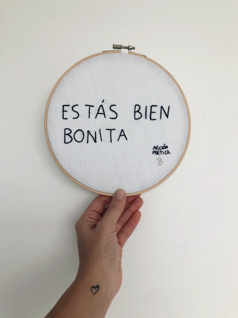 Modern Art Hoop Embroidered By Hand On White Linen To Hang Phrase Est U00e1s Bien Bonita Of Acci U00f3n Po U00e9tica Art Collectibles Fiber Arts Uco Uwb Edu Pl
