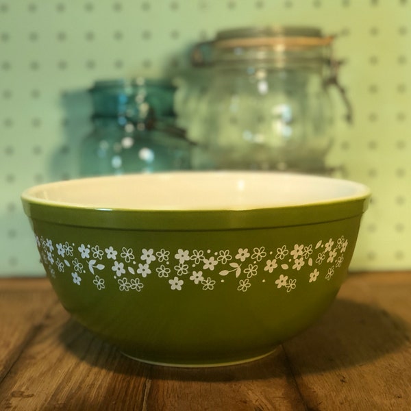 Vintage Pyrex Mixing Bowl from Late 1970s in Spring Blossom Crazy Daisy 2 #403
