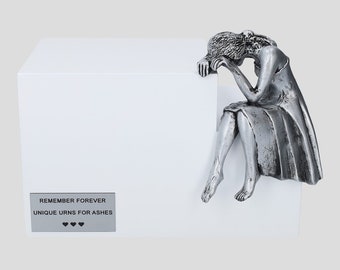 Huilende vrouw urn voor as Cremeer urn met een huilend meisje sculptuur artistieke crematie urn voor menselijke as Witte kistdoos gepersonaliseerd