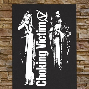 以下が含まれることがあります： 「Choking Victim」というテキストと、ローブを着た2人の人物の画像が描かれた白黒のパッチ
