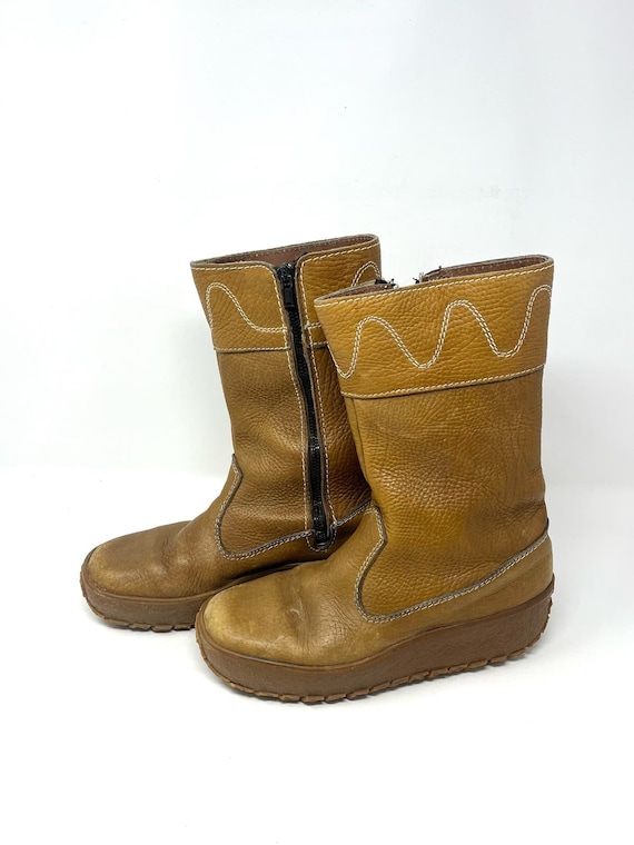 1980s Tan Leather Shearling Lining Moon Boots 8