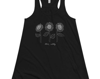 Bloom Wildly White Sunflowers Women/'s Flowy Racerback Tank