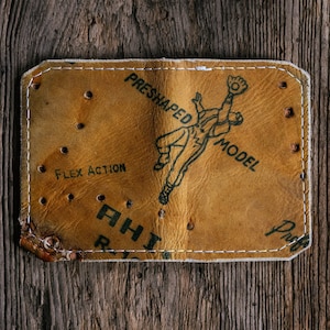 Cartera de guante de béisbol hecha de Vintage Baseball Glove Ahi Brand Made In Japan Left Hand R-101 - Extremadamente raro - AMAZING GLOVE ART