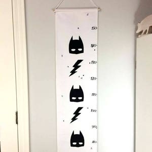 Échelle de croissance,  super héros,  échelle de grandeur, tissu, règle de croissance, décoration chambre, mesures, bébé, noir et blanc