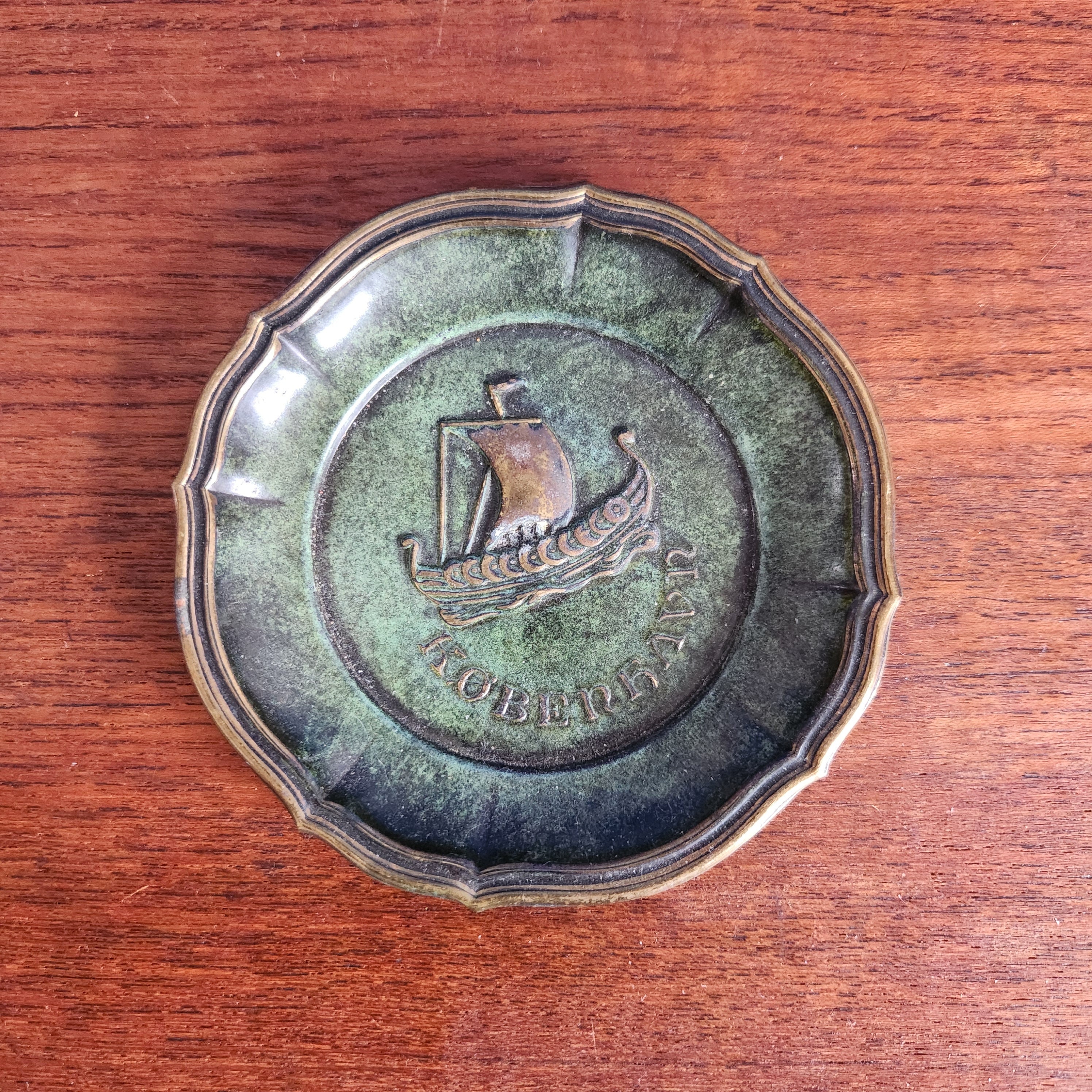 Floral Emblems Canada Ashtray (JAS) Floral Emblems Canada Ashtray (JAS)