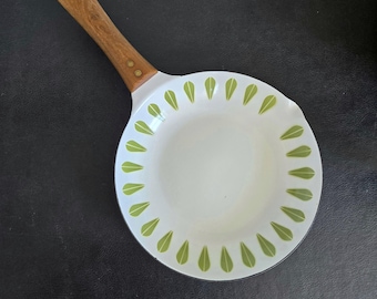 Sartén de esmalte Cathrineholm – Sartén de loto verde con mango de madera // Grete Prytz Kittelsen // Moderno de mediados de siglo
