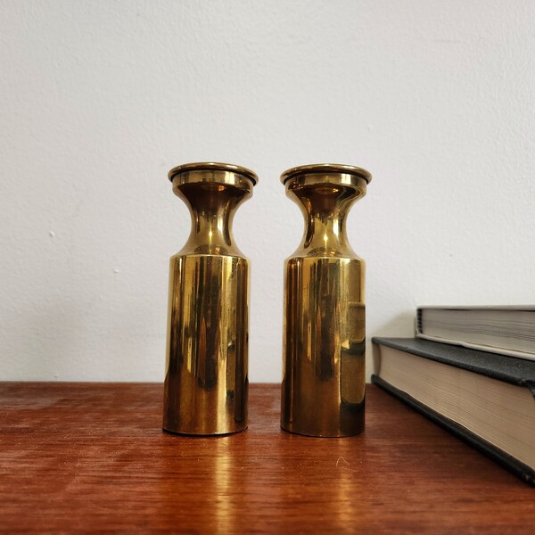 Par de candelabros de latón de MCM Dinamarca