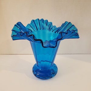 Beautiful Vintage 1940’s Beacon Glass Azure Blue Hand blown Ruffled Tulip Glass Vase