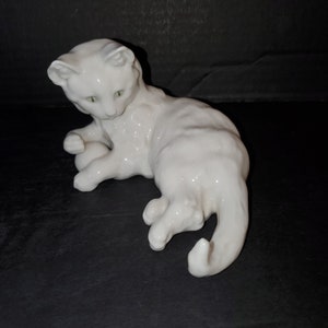 Vintage 1955-68 Hutschenreuther Kunstabtielung LHS Hans Achtziger White Porcelain Cat Figurine
