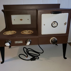 Vintage 1930’s Empire Metalware Porcelain Tin Electric Toy Stove and Oven,  Pat. 1924