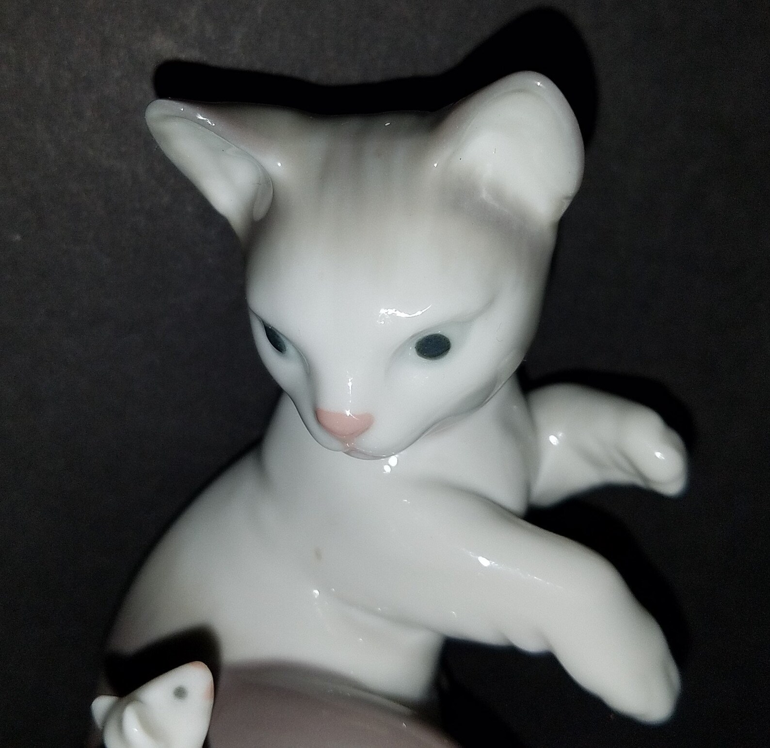 lladro cat with mouse on tail