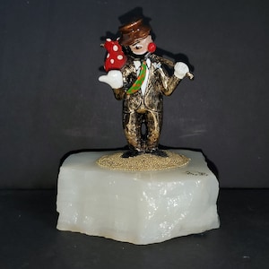 Vintage 1983 Ron Lee Hobo Clown Hitch Hiking on base, Signed