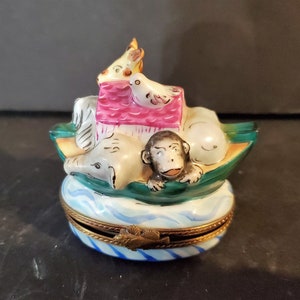 Peint main A.L. Limoges Noah’s Ark Porcelain Trinket Pill Box
