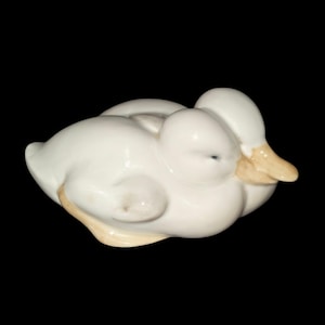 VTG 1961 Royal Copenhagen #516 Cuddling Baby Duckling Porcelain Figurine