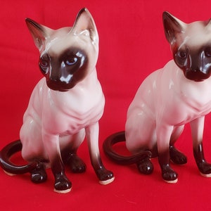 Vintage 1960’s Pair Sitting Siamese Cat Porcelain Ceramic Figurines