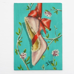 Hoge hakken met een strik, fancy schoenkunst, vrouwelijke kunst