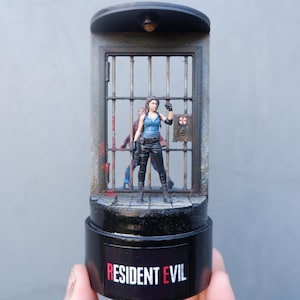 Jill Valentine vs zombie in jail, Death island - Glass dome diorama   - Resident zombie - LED Lamp powered by USB - Gift