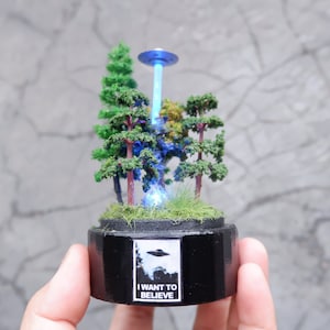 Glass Dome LED - Ufo diorama -  inspired form series X-Files I Want to Believe - LED Lamp powered by USB - Gift