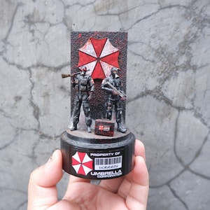 LED Lamp Glass Dome - Hunk Umbrella Security Service operator  - Mini diorama Zombie - resident evil- movie scene - Resident zombie  - Gift