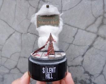 Pyramid Head LED lamp Glass Dome Vers 2.0 - Welcome to Silent Hill diorama - Horor Scene - zombie monster - Special  Gift - merchandise -