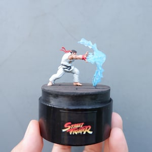 Glass Dome LED - Ryu Ken Master street Fighter mini Diorama Hadouken - LED Lamp powered by USB - Gift