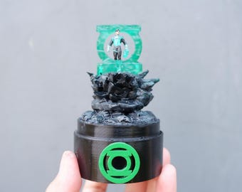 *Tarif beinhalten: -LED-Lampe Glaskuppel - Laterne grün Superhelden Comic Szene Power Ring - Inspiriert von berühmten Superhelden Comic.*