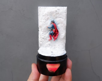 Glass Dome - Fallen Super man in Snow Diorama – Post-Battle Scene – Handcrafted DC Display - Inspired from new Trailer superhero movie