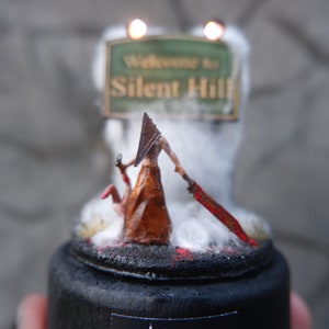 Pyramid Head LED lamp Glass Dome Vers 1.0 - Welcome to Silent Hill diorama - Horor Scene - zombie monster - Special  Gift - merchandise -