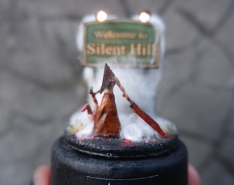 Pyramid Head LED lamp Glass Dome Vers 1.0 - Welcome to Silent Hill diorama - Horor Scene - zombie monster - Special  Gift - merchandise -