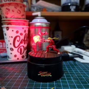 Glass Dome LED - Ryu Ken Master street Fighter mini Diorama Hadouken - LED Lamp powered by USB - Gift