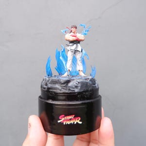 Glass Dome LED - Ryu Ken Master street Fighter mini Diorama power/ aura effect - LED Lamp powered by USB - Gift