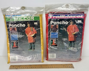 Vtg 2 Vinyl Ponchos Rot Gelb in Orig Verpackung prop Wegbereiter Wilcor Erwachsene