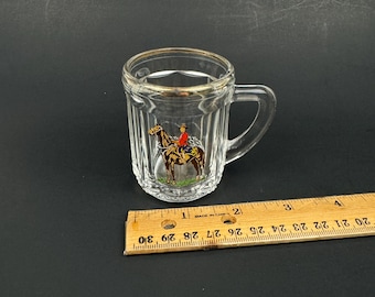 Vaso de chupito vintage transparente con asa, diseño de caballo de oficial de la Real Policía Montada de Canadá