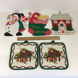 Vtg Christmas Holiday Puffy Oven Mitts Pot Holder Decorative Flat Snowman Cabin