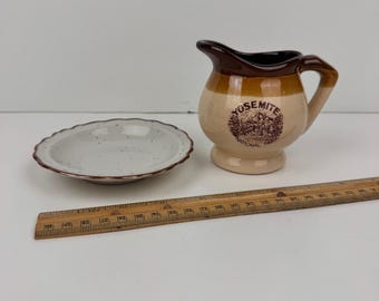 Jarra de crema para salsas marrón estilo tazón, recuerdo del Parque Nacional Yosemite. LEER