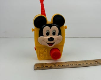 Caixa de música vintage do Mickey Mouse da Disney, amarela, de plástico, com mecanismo de corda, da marca Illok, sem alça.