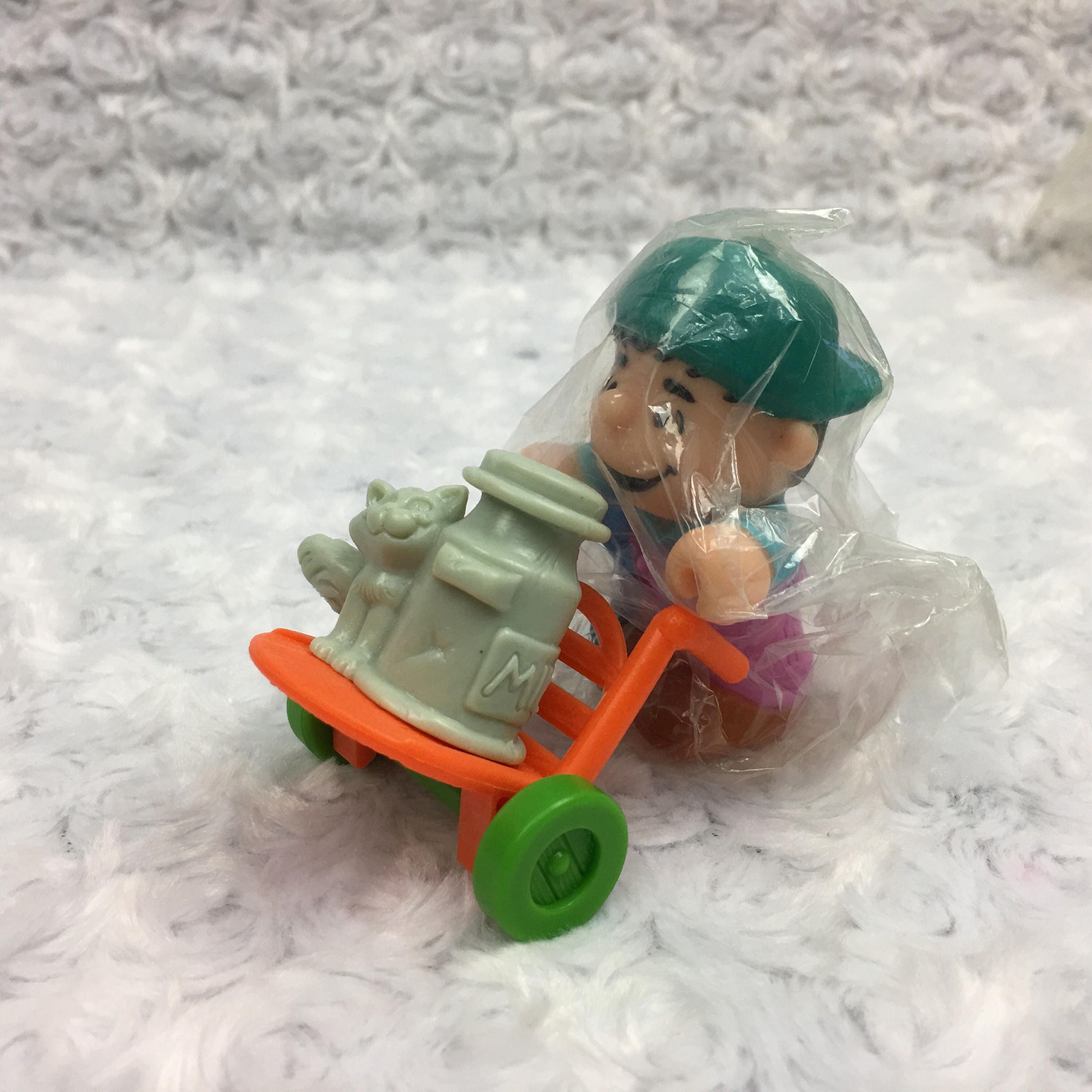 Peanuts Linus' Milk Mover Vintage 1989 Collectible Mcdonalds Happy