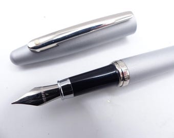 Sheaffer White Dot Fountain Pen in box