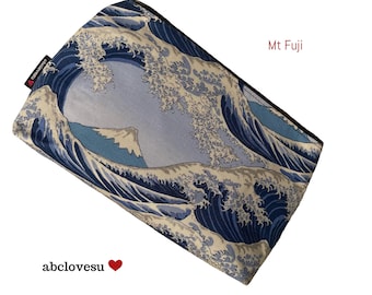 Mt. Fuji Travel Bag: Japanese Fabric, Lined Interior. Available in 2 colours.