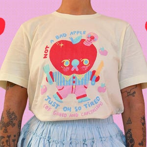 Camiseta "NO ES UNA MALA MANZANA"