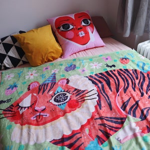 Clown Tiger - Throw Blanket