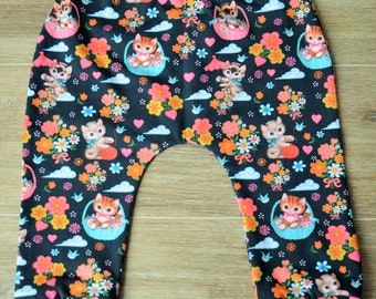 Tricot baby pants, harem pants, baby leggings, babypants, fabric Fiona Hewitt, cat, pussy cat, retro fabric, retro cat