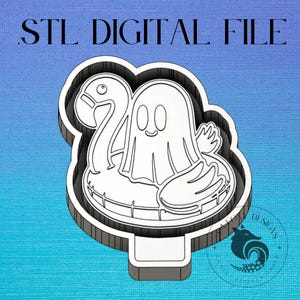 以下が含まれることがあります： 3Dプリント可能なSTLファイル。幽霊がフラミンゴフロートに乗っています。幽霊は、2つの目と笑顔の優しい顔をしています。フラミンゴフロートは白で、黒いアウトラインがあります。