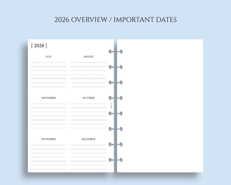Op de afbeelding: Een plannerpagina met de tekst "2026 OVERVIEW / IMPORTANT DATES" bovenaan. De linkerpagina toont een kalenderindeling voor juli tot en met december 2028, met gelijnde ruimtes voor notities. De rechterpagina is leeg. De pagina's zijn gebonden met een zilveren ringband.