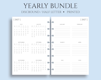 Könnte beinhalten: Ein gedruckter Jahresplaner-Einsatz im Discbound/Half-Letter-Format. Das Layout umfasst Monatskalender für die zweite Jahreshälfte und linierte Seiten für Notizen. Der Text "YEARLY BUNDLE" steht oben.