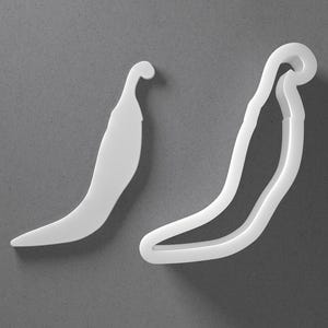 Tagliabiscotti a forma di peperoncino e orecchino in pasta polimerica, strumento per ceramica